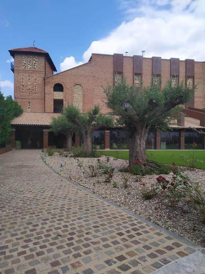 Hotel Vinicola Real-200 Monges Albelda De Iregua Bagian luar foto