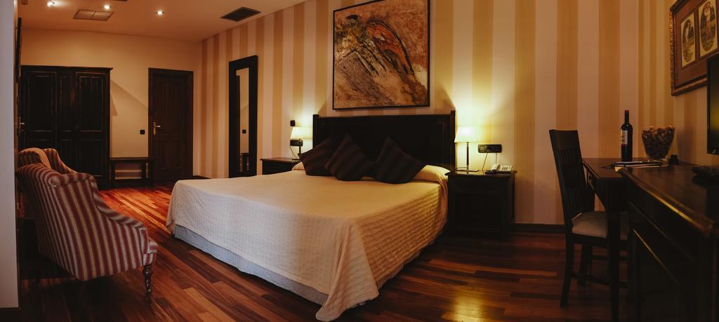 Hotel Vinicola Real-200 Monges Albelda De Iregua Bagian luar foto